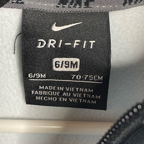 Nike Hooded Jacket. Black & White. Size 6/9 Months. - Picture 2 of 4